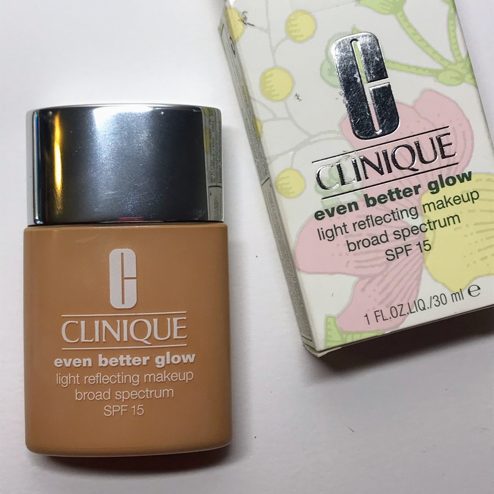 CLINIQUE even better light reflecting makeup
